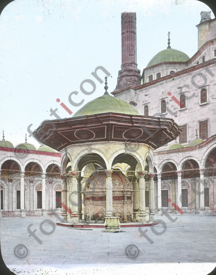 Brunnen der Mohammad Alis Moschee | Fountain of the Mohammad Alis Mosque  (foticon-simon-008-012.jpg)